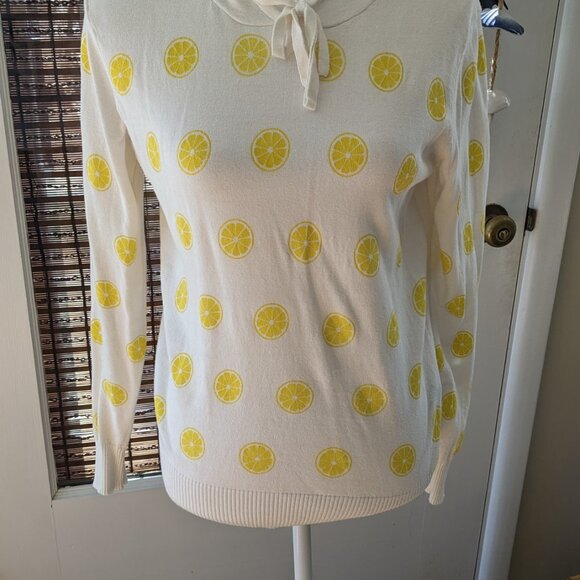 Eight 18 Laine Hooded Ribbed Pullover with Lemons - Picture 3 of 4